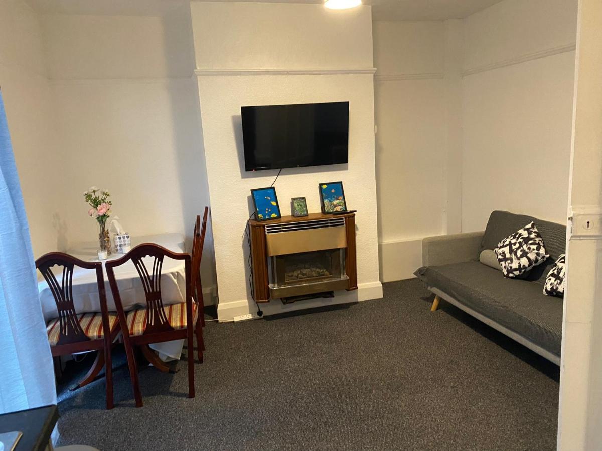 Room 2 Peaceful Stay Near Derby City Centre Bagian luar foto