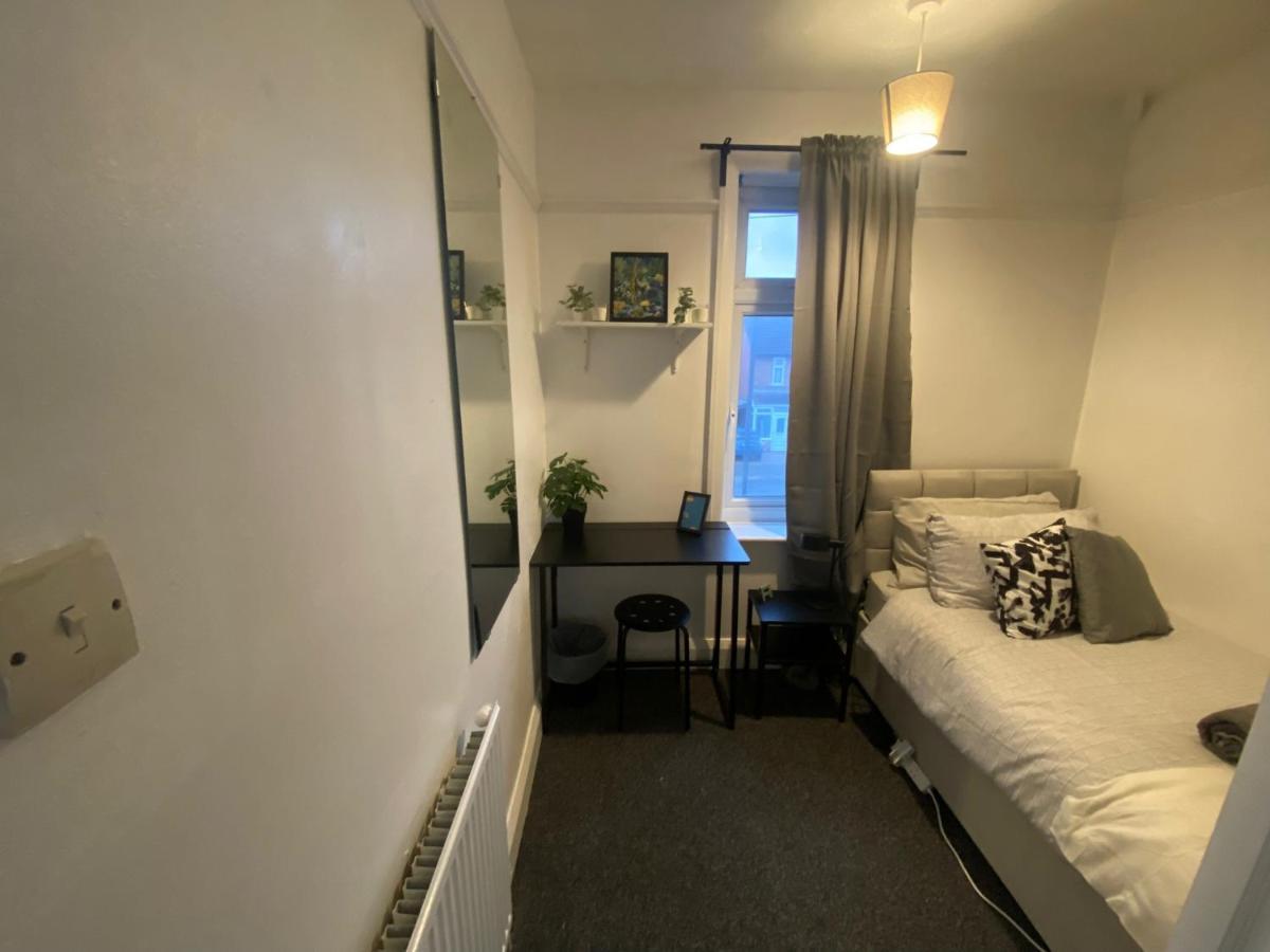 Room 2 Peaceful Stay Near Derby City Centre Bagian luar foto