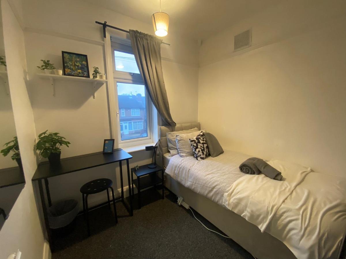 Room 2 Peaceful Stay Near Derby City Centre Bagian luar foto