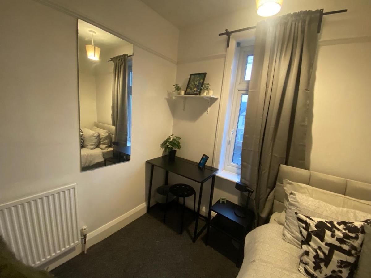 Room 2 Peaceful Stay Near Derby City Centre Bagian luar foto