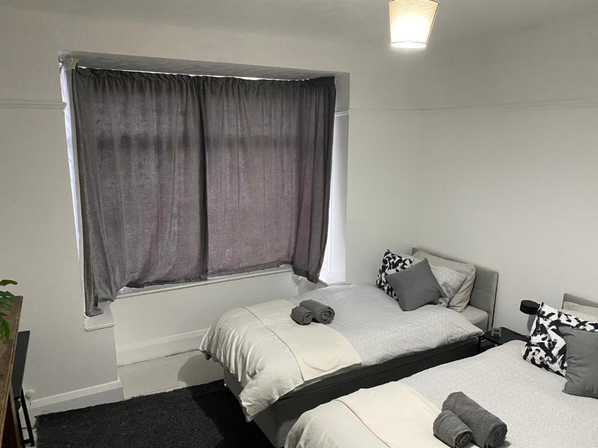 Room 2 Peaceful Stay Near Derby City Centre Bagian luar foto